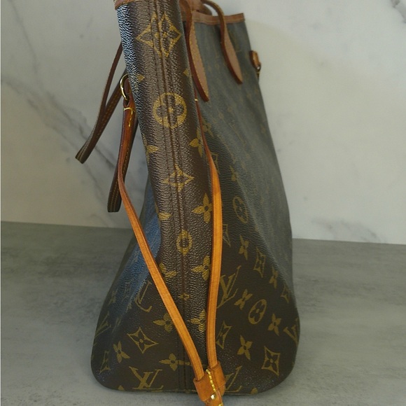 Authentic Louis Vuitton Neverfull MM Tote Monogram Canvas Red Interior w/ COA - Picture 4 of 16